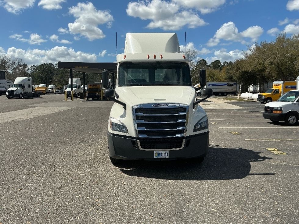 Day Cab Tractor-Heavy Duty Tractors-Freightliner-2019-T12664ST-Jacksonville-FL-430,487\n\t\tmiles-$ 41,750 - Image 2