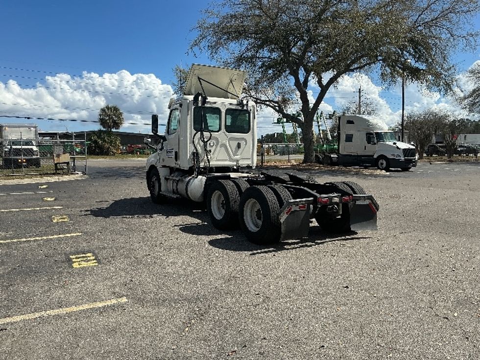 Day Cab Tractor-Heavy Duty Tractors-Freightliner-2019-T12664ST-Jacksonville-FL-430,487\n\t\tmiles-$ 41,750 - Image 5
