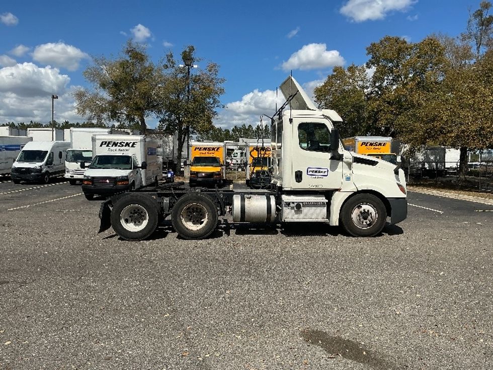 Day Cab Tractor-Heavy Duty Tractors-Freightliner-2019-T12664ST-Jacksonville-FL-430,487\n\t\tmiles-$ 41,750 - Image 8