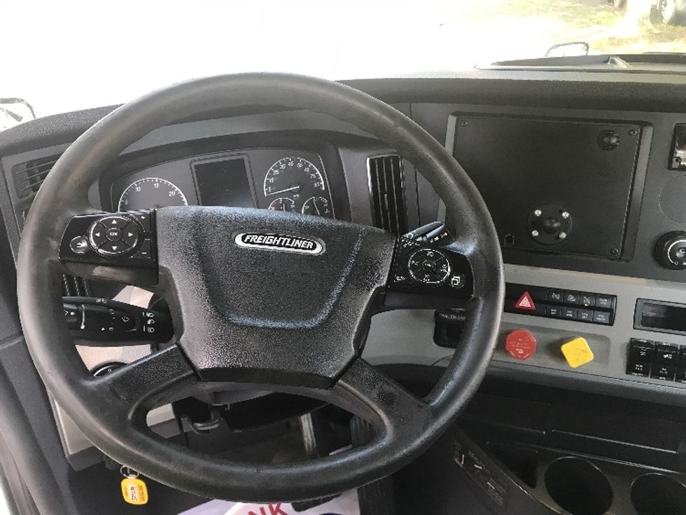 Day Cab Tractor-Heavy Duty Tractors-Freightliner-2019-T12664ST-Jacksonville-FL-514,290\n\t\tmiles-$ 47,750 - Image 11