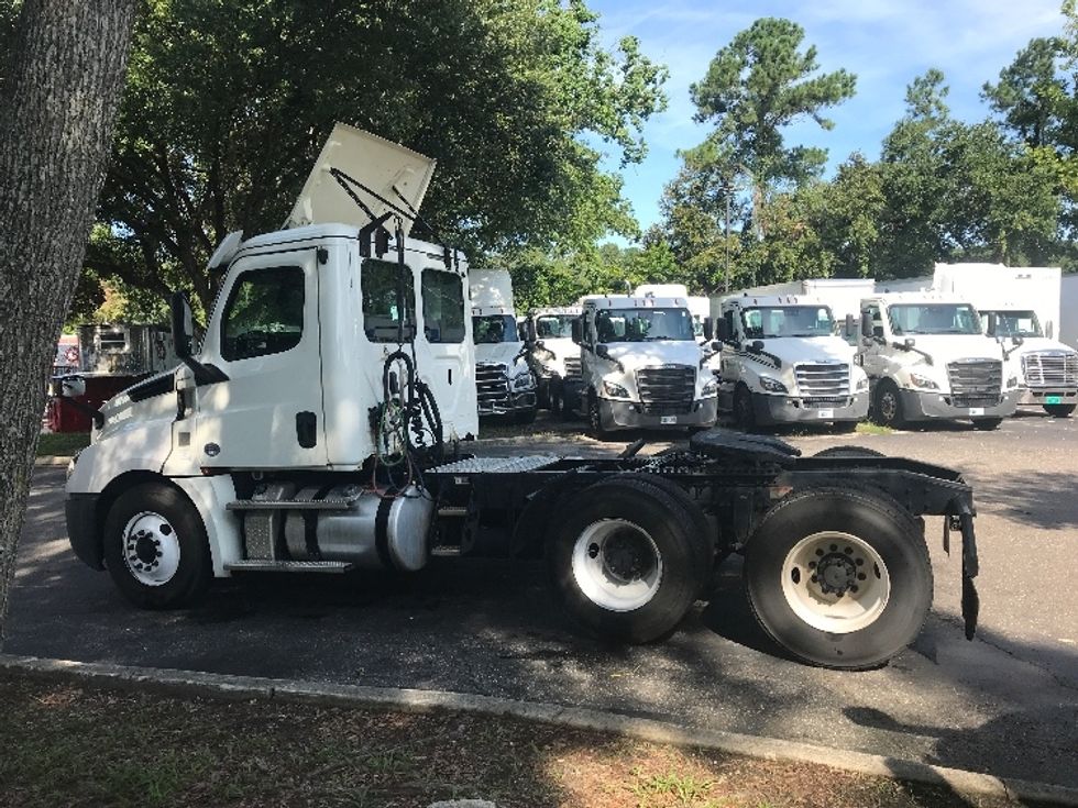 Day Cab Tractor-Heavy Duty Tractors-Freightliner-2019-T12664ST-Jacksonville-FL-514,290\n\t\tmiles-$ 47,750 - Image 4