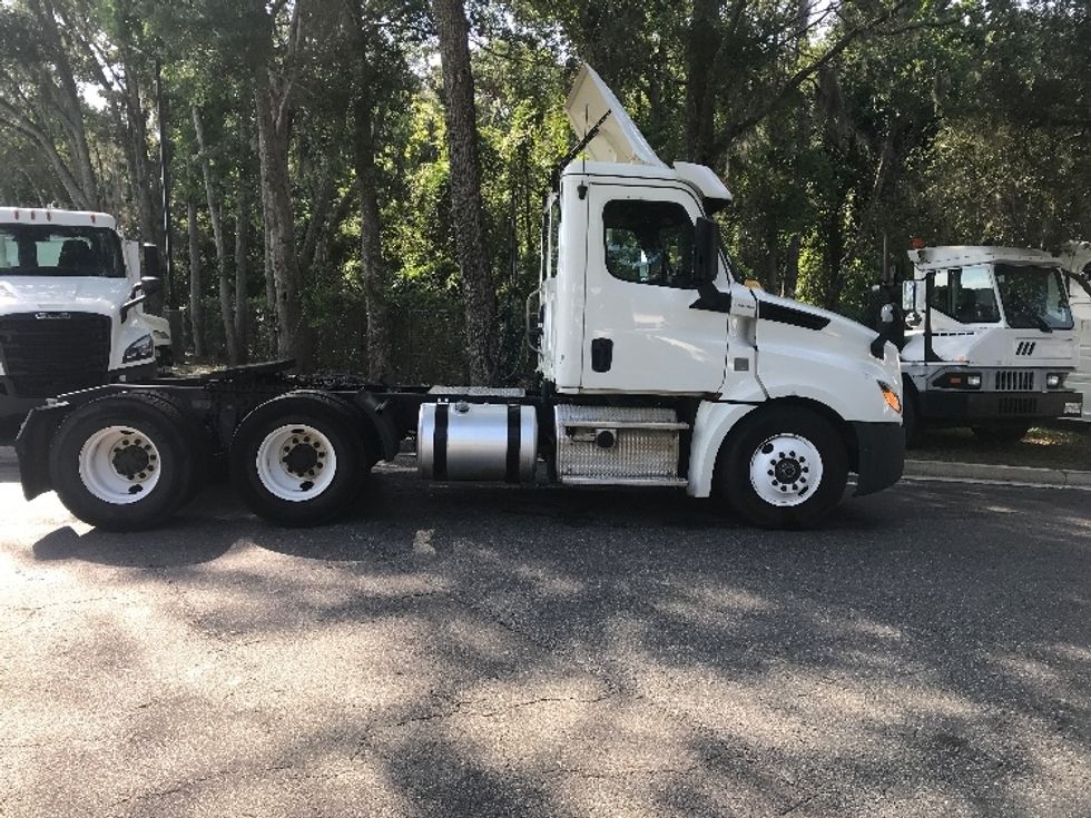 Day Cab Tractor-Heavy Duty Tractors-Freightliner-2019-T12664ST-Jacksonville-FL-514,290\n\t\tmiles-$ 47,750 - Image 8