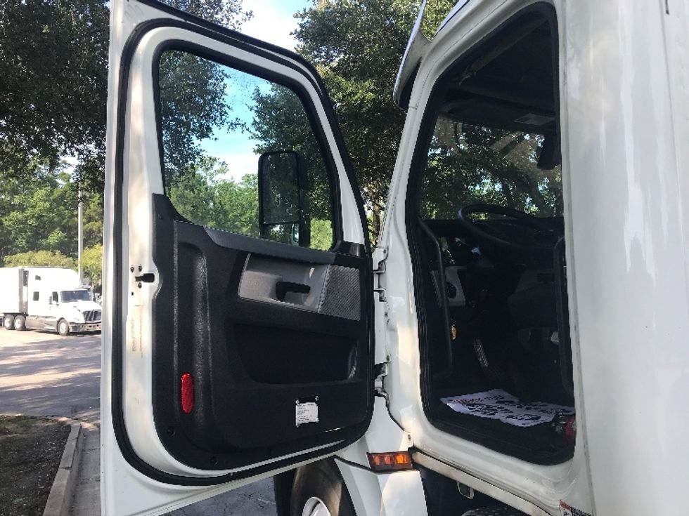Day Cab Tractor-Heavy Duty Tractors-Freightliner-2019-T12664ST-Jacksonville-FL-514,290\n\t\tmiles-$ 47,750 - Image 9