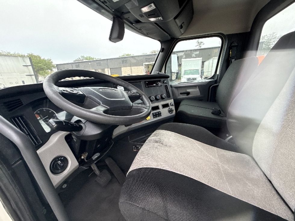 Day Cab Tractor-Heavy Duty Tractors-Freightliner-2019-T12664ST-Jacksonville-FL-580,762\n\t\tmiles-$ 30,250 - Image 10
