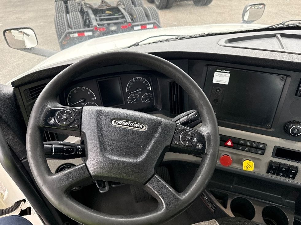 Day Cab Tractor-Heavy Duty Tractors-Freightliner-2019-T12664ST-Jacksonville-FL-580,762\n\t\tmiles-$ 30,250 - Image 11