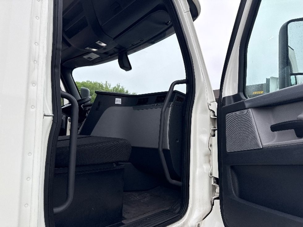 Day Cab Tractor-Heavy Duty Tractors-Freightliner-2019-T12664ST-Jacksonville-FL-580,762\n\t\tmiles-$ 30,250 - Image 12