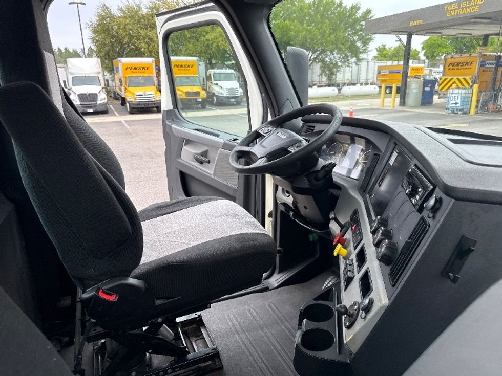 Day Cab Tractor-Heavy Duty Tractors-Freightliner-2019-T12664ST-Jacksonville-FL-580,762\n\t\tmiles-$ 30,250 - Image 14