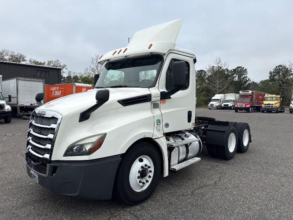 Day Cab Tractor-Heavy Duty Tractors-Freightliner-2019-T12664ST-Jacksonville-FL-580,762\n\t\tmiles-$ 30,250 - Image 3