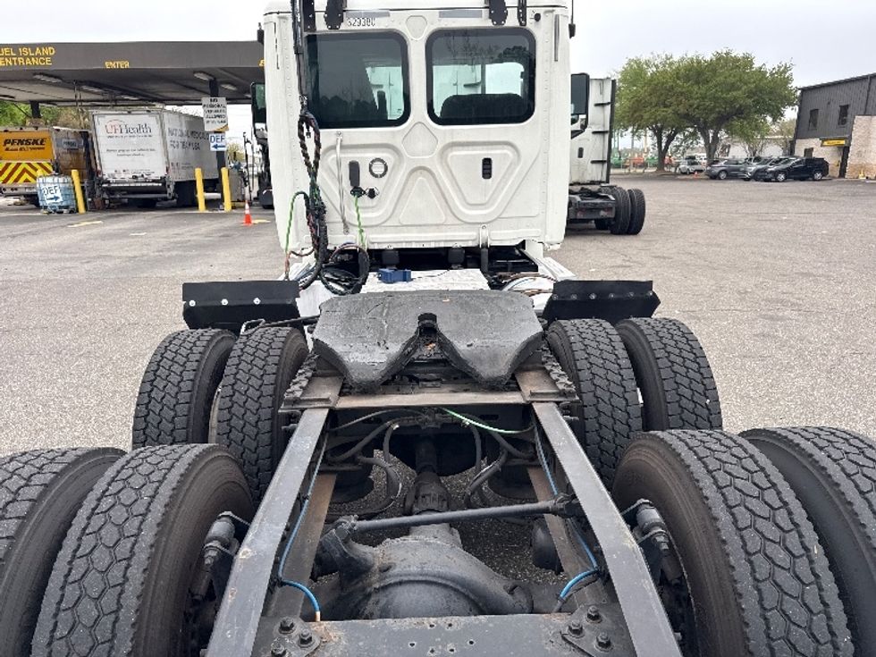 Day Cab Tractor-Heavy Duty Tractors-Freightliner-2019-T12664ST-Jacksonville-FL-580,762\n\t\tmiles-$ 30,250 - Image 6