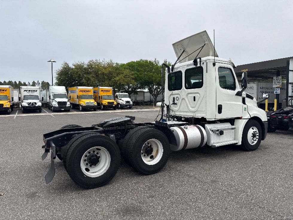 Day Cab Tractor-Heavy Duty Tractors-Freightliner-2019-T12664ST-Jacksonville-FL-580,762\n\t\tmiles-$ 30,250 - Image 7