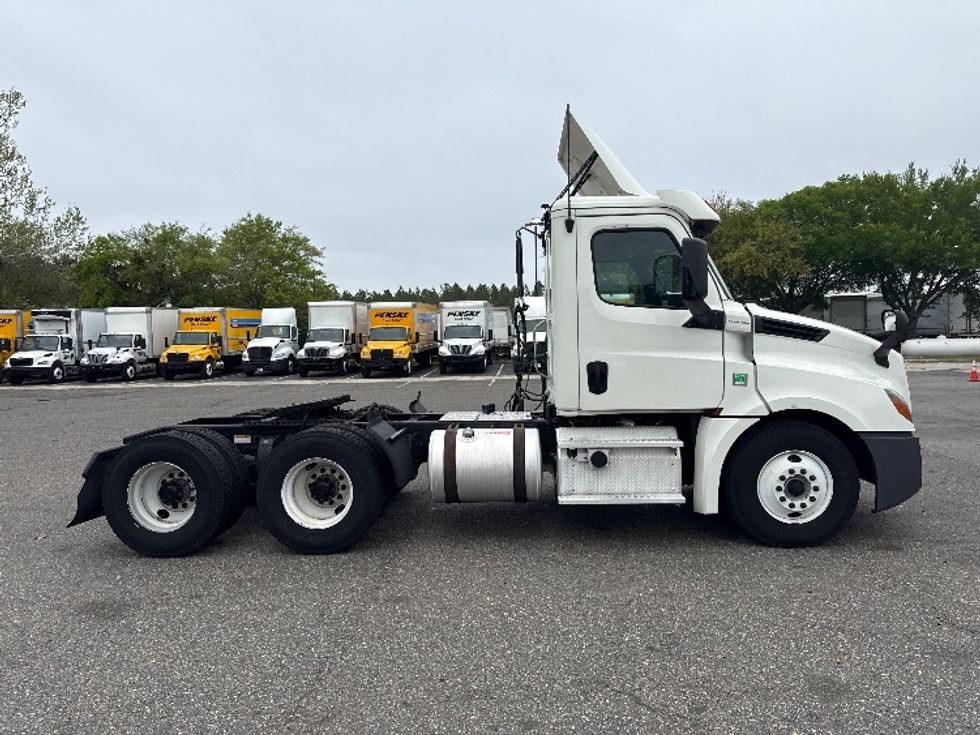 Day Cab Tractor-Heavy Duty Tractors-Freightliner-2019-T12664ST-Jacksonville-FL-580,762\n\t\tmiles-$ 30,250 - Image 8