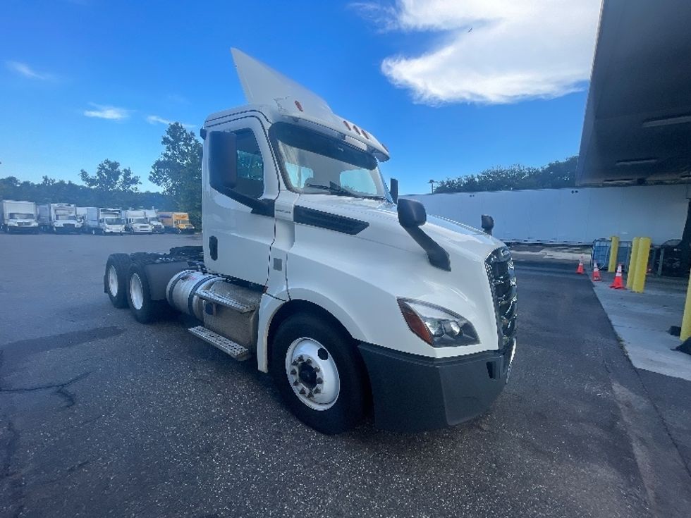Day Cab Tractor-Heavy Duty Tractors-Freightliner-2019-T12664ST-Jacksonville-FL-633,836\n\t\tmiles-$ 30,250 - Image 1