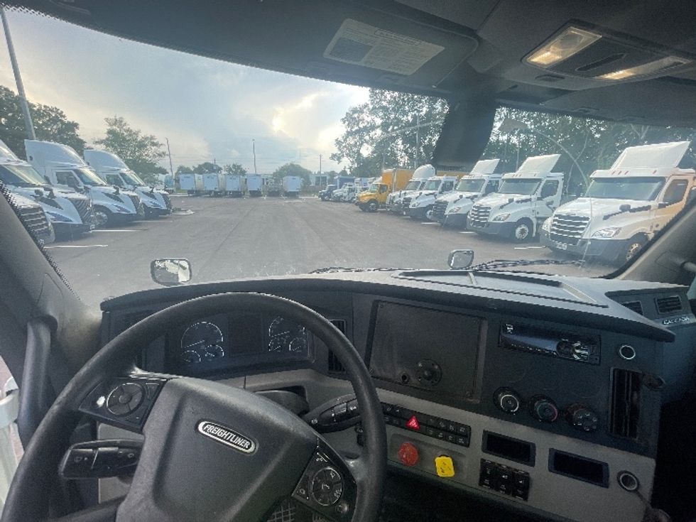 Day Cab Tractor-Heavy Duty Tractors-Freightliner-2019-T12664ST-Jacksonville-FL-633,836\n\t\tmiles-$ 30,250 - Image 11