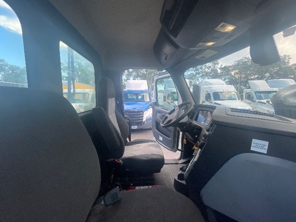 Day Cab Tractor-Heavy Duty Tractors-Freightliner-2019-T12664ST-Jacksonville-FL-633,836\n\t\tmiles-$ 30,250 - Image 13