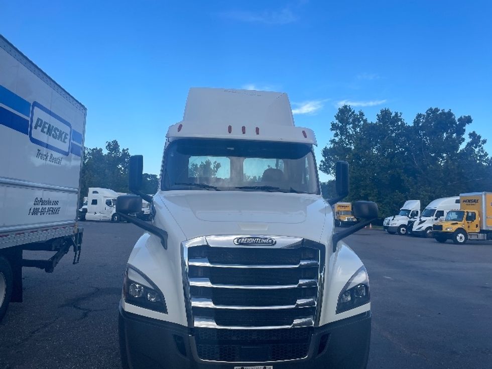 Day Cab Tractor-Heavy Duty Tractors-Freightliner-2019-T12664ST-Jacksonville-FL-633,836\n\t\tmiles-$ 30,250 - Image 2
