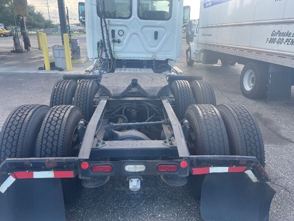 Day Cab Tractor-Heavy Duty Tractors-Freightliner-2019-T12664ST-Jacksonville-FL-633,836\n\t\tmiles-$ 30,250 - Image 6
