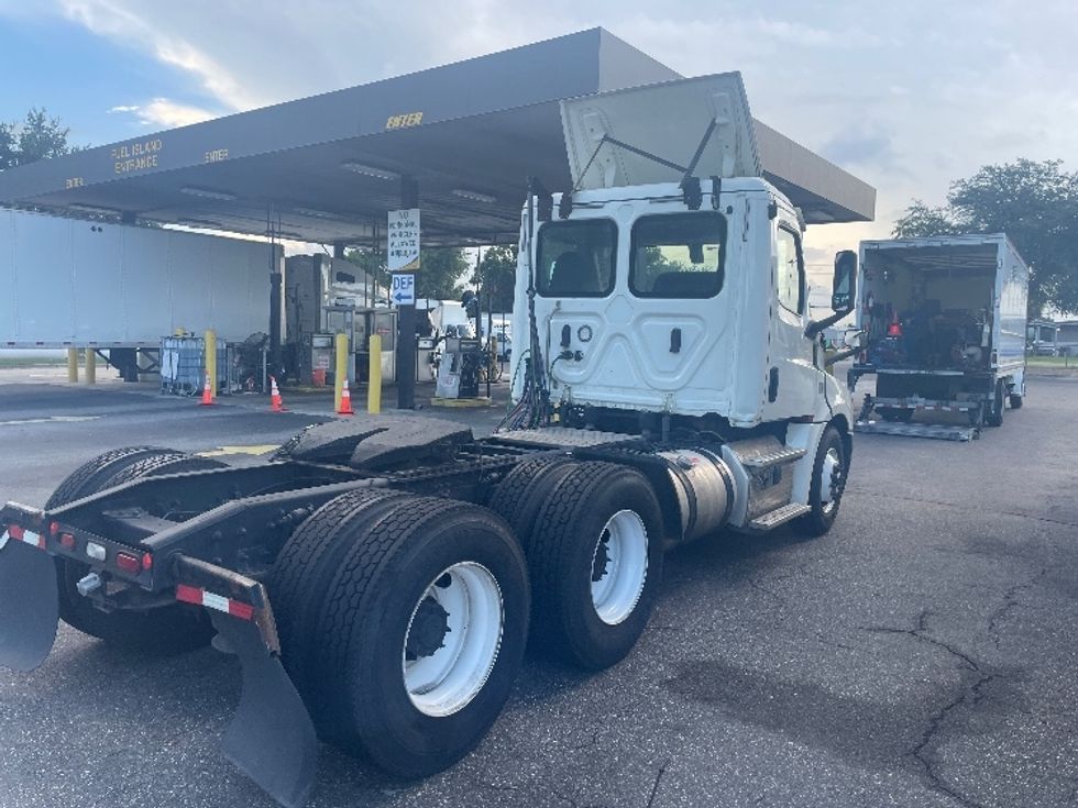 Day Cab Tractor-Heavy Duty Tractors-Freightliner-2019-T12664ST-Jacksonville-FL-633,836\n\t\tmiles-$ 30,250 - Image 7