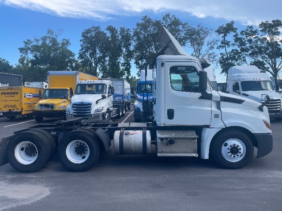 Day Cab Tractor-Heavy Duty Tractors-Freightliner-2019-T12664ST-Jacksonville-FL-633,836\n\t\tmiles-$ 30,250 - Image 8