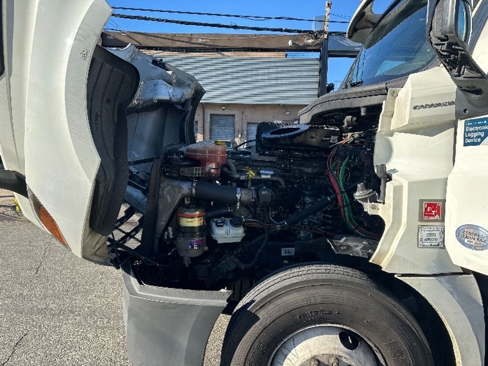 Day Cab Tractor-Heavy Duty Tractors-Freightliner-2019-T12664ST-Jamaica-NY-378,627\n\t\tmiles-$ 50,000 - Image 16