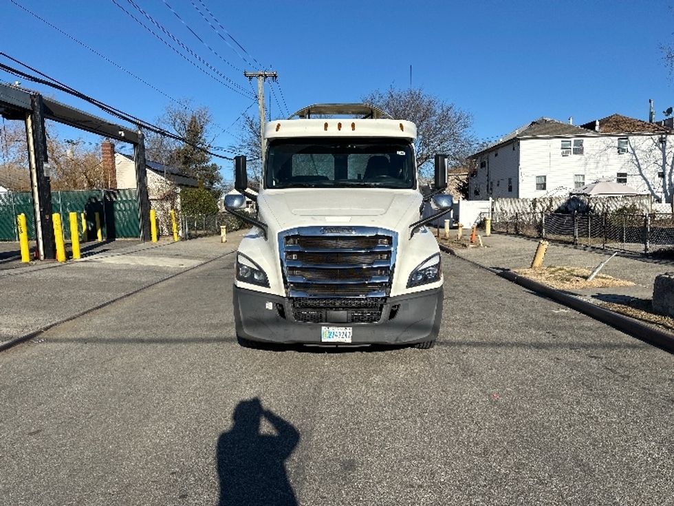 Day Cab Tractor-Heavy Duty Tractors-Freightliner-2019-T12664ST-Jamaica-NY-378,627\n\t\tmiles-$ 50,000 - Image 2