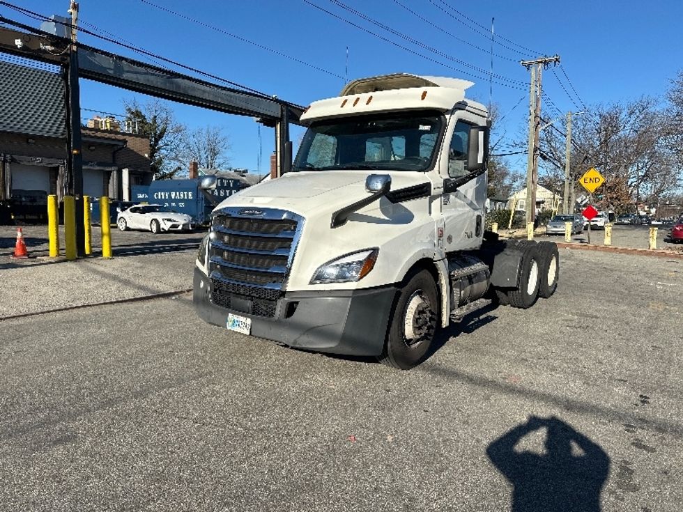 Day Cab Tractor-Heavy Duty Tractors-Freightliner-2019-T12664ST-Jamaica-NY-378,627\n\t\tmiles-$ 50,000 - Image 3