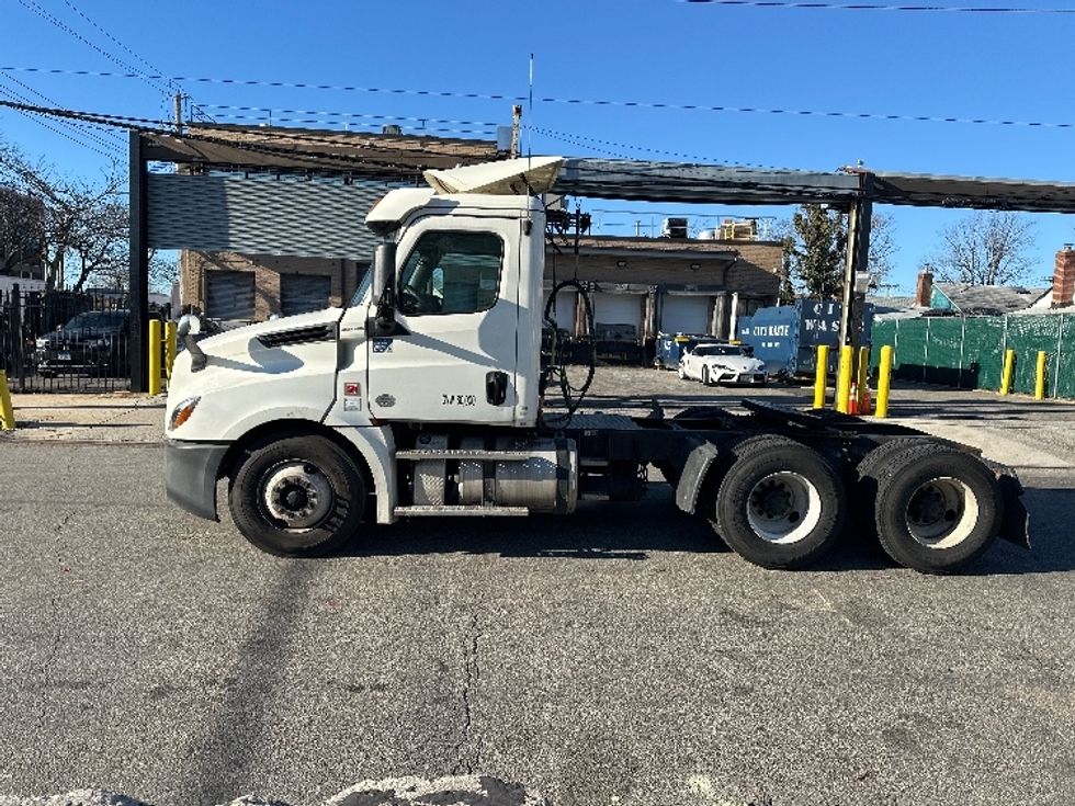 Day Cab Tractor-Heavy Duty Tractors-Freightliner-2019-T12664ST-Jamaica-NY-378,627\n\t\tmiles-$ 50,000 - Image 4