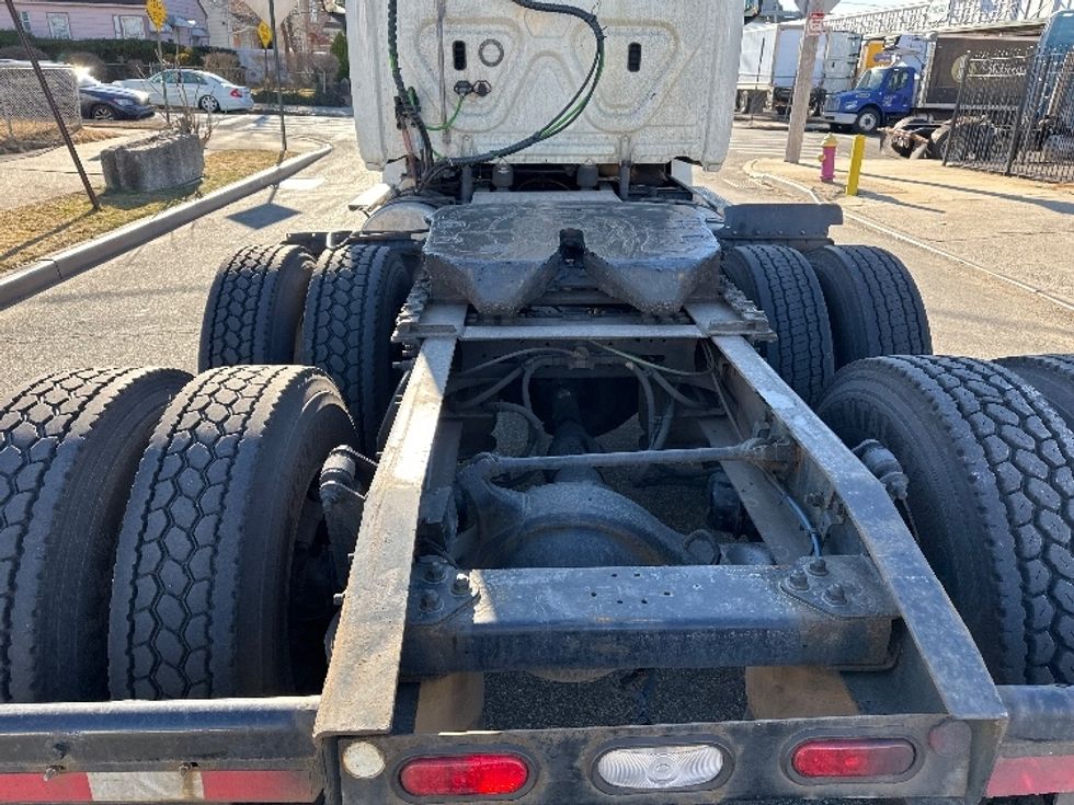Day Cab Tractor-Heavy Duty Tractors-Freightliner-2019-T12664ST-Jamaica-NY-378,627\n\t\tmiles-$ 50,000 - Image 6
