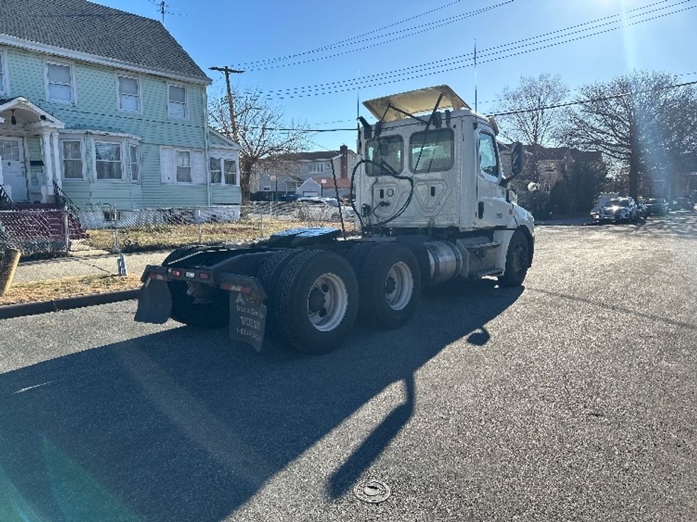 Day Cab Tractor-Heavy Duty Tractors-Freightliner-2019-T12664ST-Jamaica-NY-378,627\n\t\tmiles-$ 50,000 - Image 7