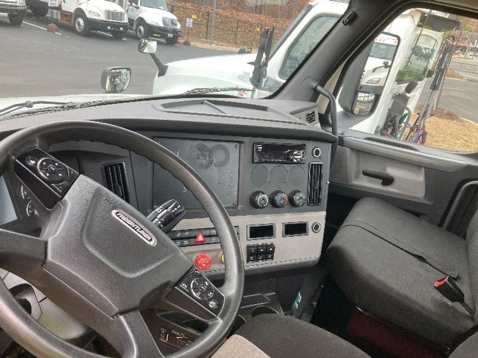 Day Cab Tractor-Heavy Duty Tractors-Freightliner-2019-T12664ST-Jessup-MD-171,871\n\t\tmiles-$ 65,250 - Image 10