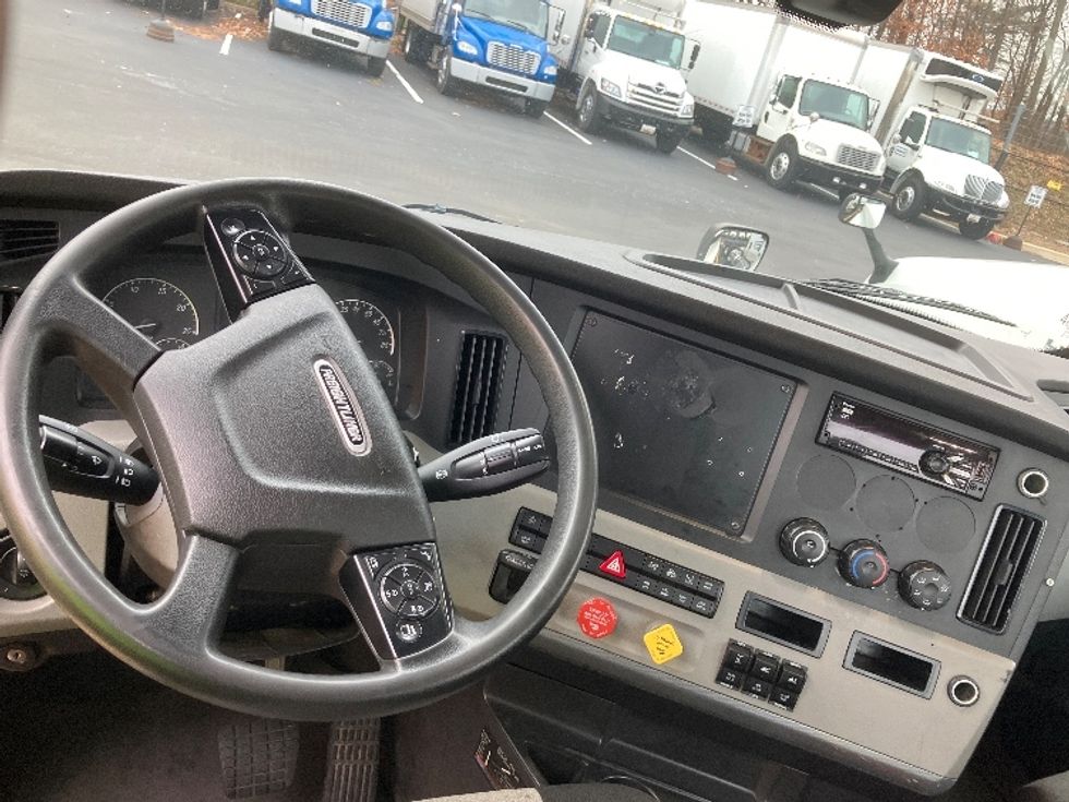 Day Cab Tractor-Heavy Duty Tractors-Freightliner-2019-T12664ST-Jessup-MD-171,871\n\t\tmiles-$ 65,250 - Image 11