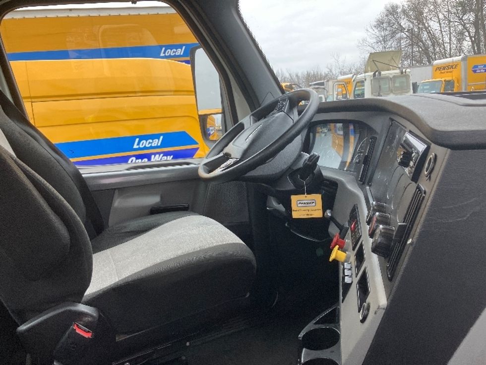 Day Cab Tractor-Heavy Duty Tractors-Freightliner-2019-T12664ST-Jessup-MD-171,871\n\t\tmiles-$ 65,250 - Image 14