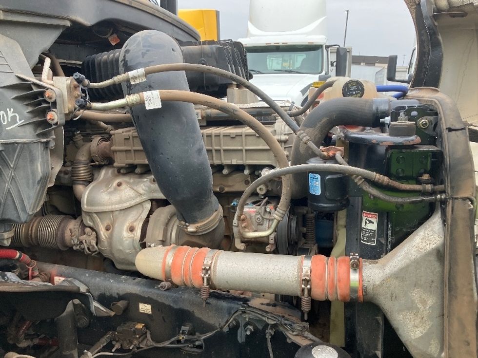 Day Cab Tractor-Heavy Duty Tractors-Freightliner-2019-T12664ST-Jessup-MD-171,871\n\t\tmiles-$ 65,250 - Image 15