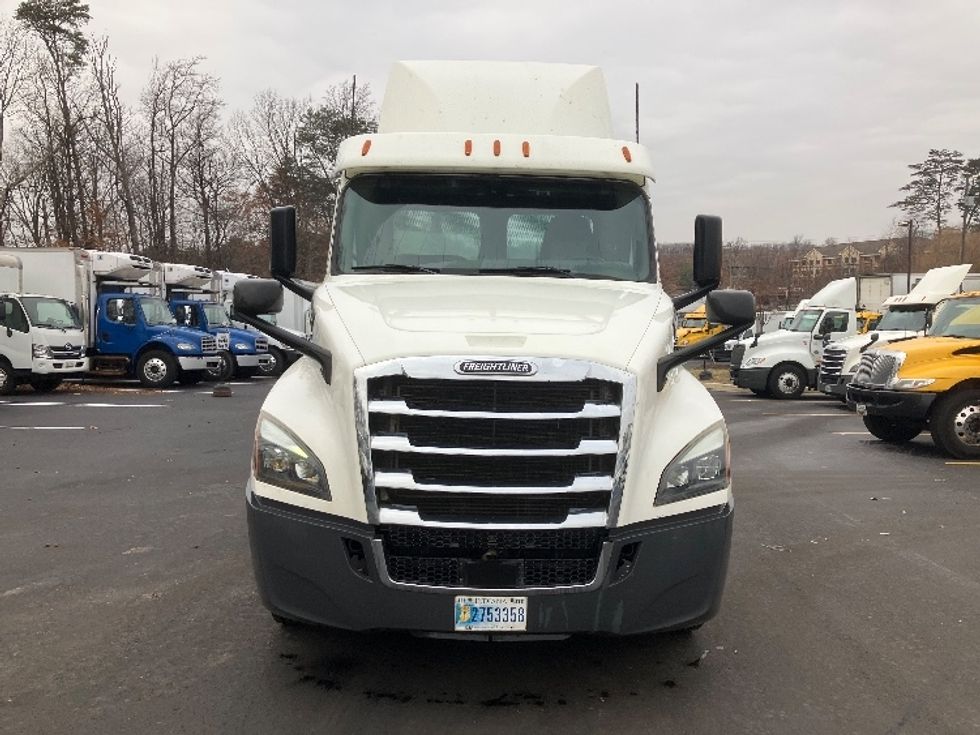 Day Cab Tractor-Heavy Duty Tractors-Freightliner-2019-T12664ST-Jessup-MD-171,871\n\t\tmiles-$ 65,250 - Image 2