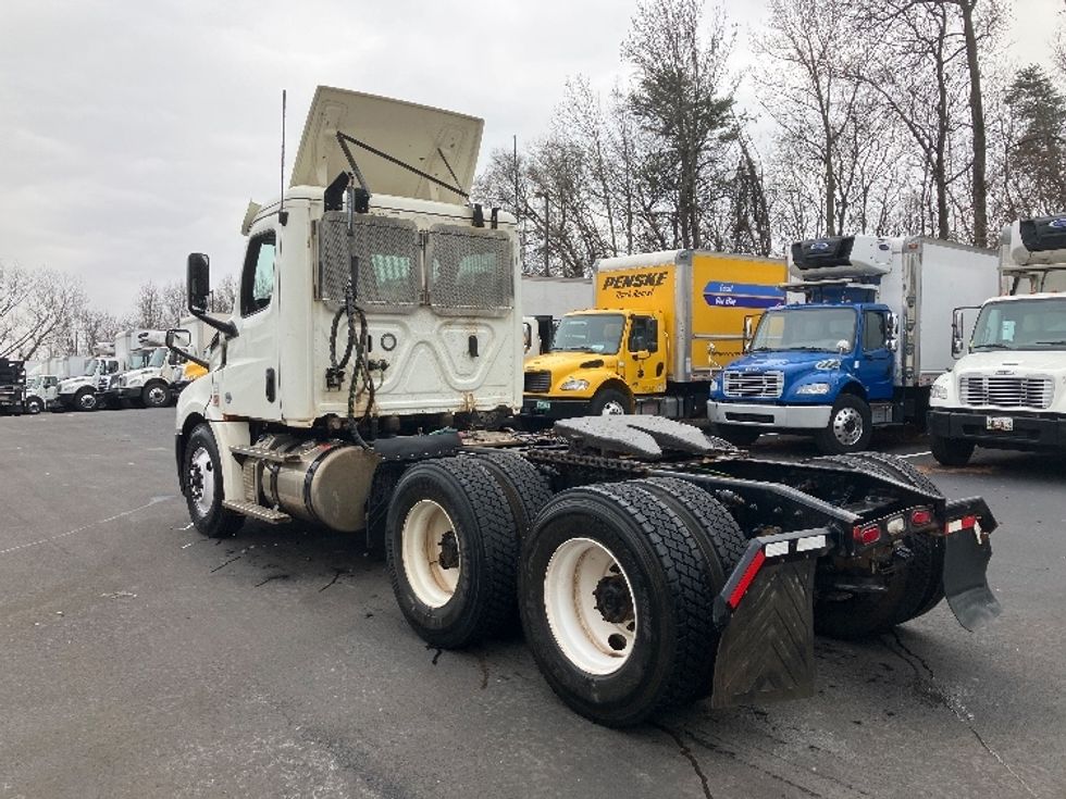 Day Cab Tractor-Heavy Duty Tractors-Freightliner-2019-T12664ST-Jessup-MD-171,871\n\t\tmiles-$ 65,250 - Image 5