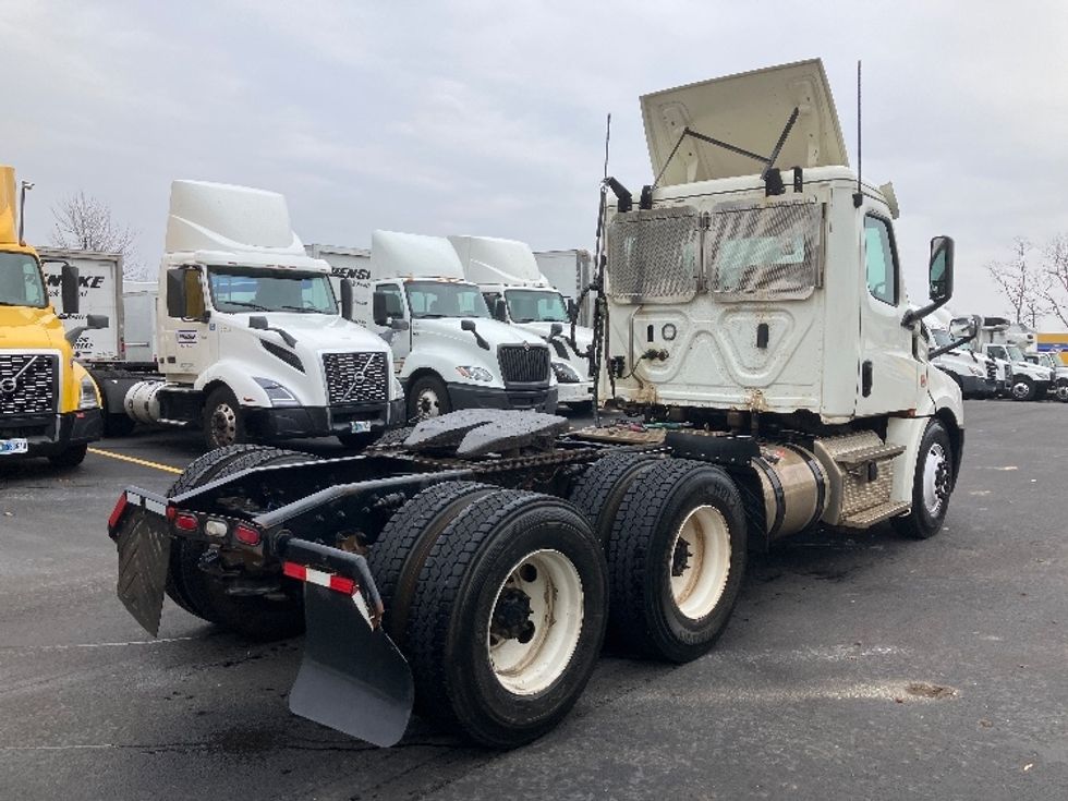 Day Cab Tractor-Heavy Duty Tractors-Freightliner-2019-T12664ST-Jessup-MD-171,871\n\t\tmiles-$ 65,250 - Image 7
