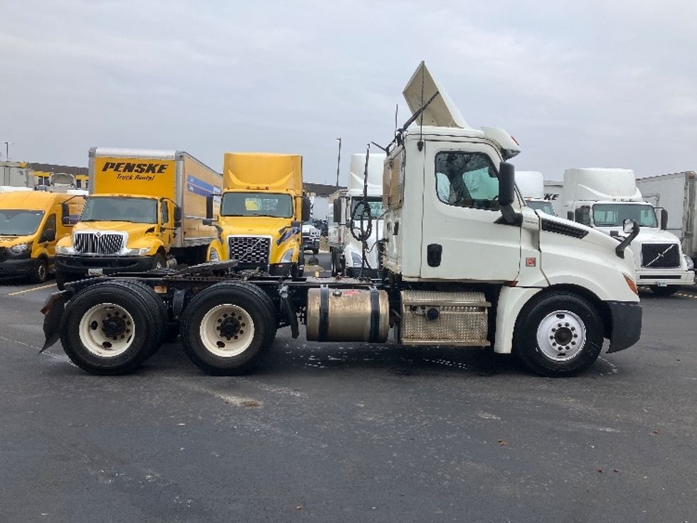Day Cab Tractor-Heavy Duty Tractors-Freightliner-2019-T12664ST-Jessup-MD-171,871\n\t\tmiles-$ 65,250 - Image 8