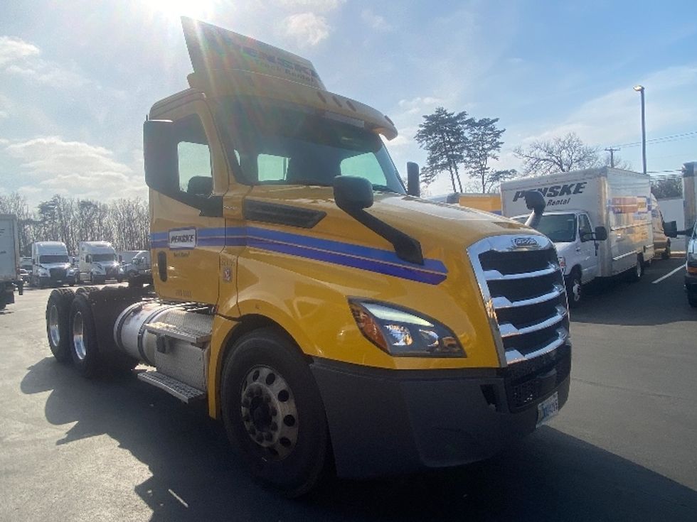 Day Cab Tractor-Heavy Duty Tractors-Freightliner-2019-T12664ST-Jessup-MD-262,984\n\t\tmiles-$ 49,000 - Image 1