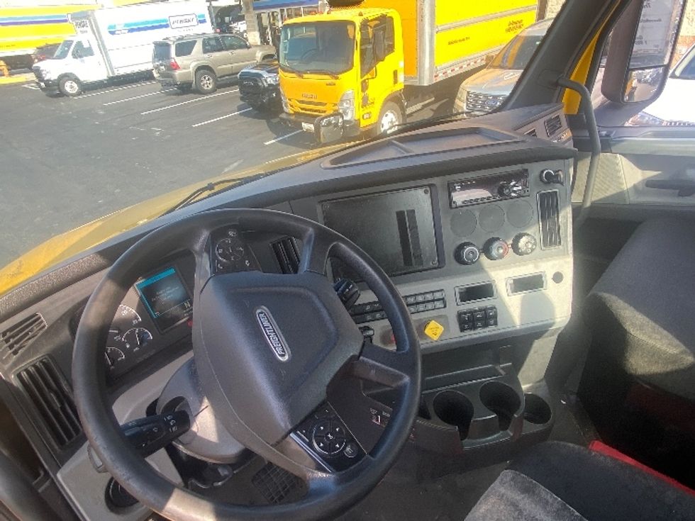 Day Cab Tractor-Heavy Duty Tractors-Freightliner-2019-T12664ST-Jessup-MD-262,984\n\t\tmiles-$ 49,000 - Image 10