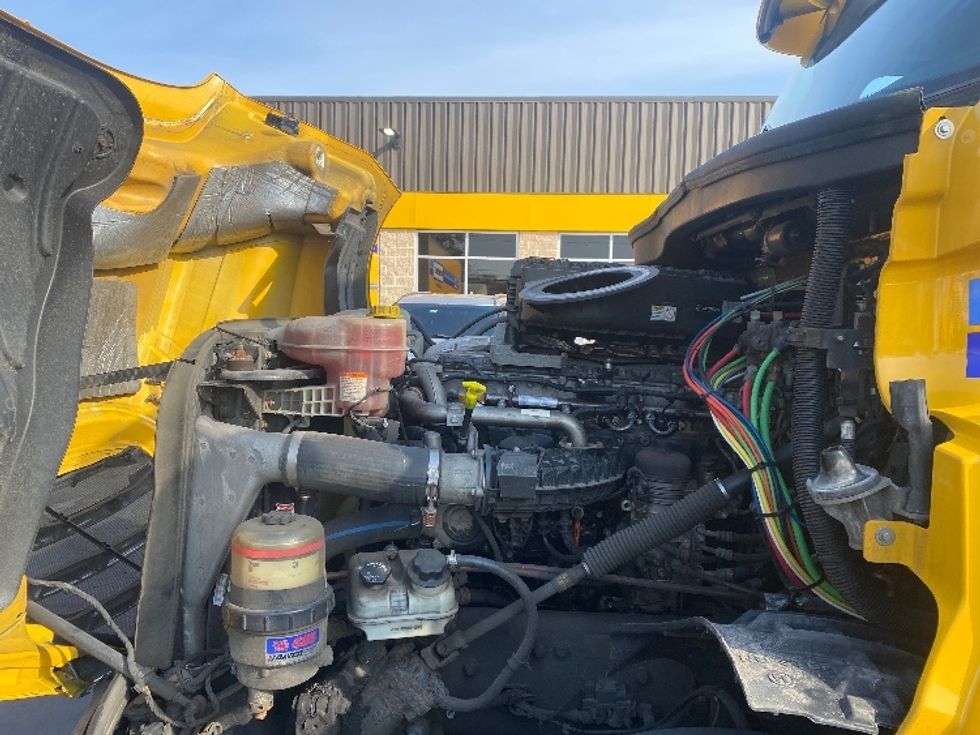 Day Cab Tractor-Heavy Duty Tractors-Freightliner-2019-T12664ST-Jessup-MD-262,984\n\t\tmiles-$ 49,000 - Image 16