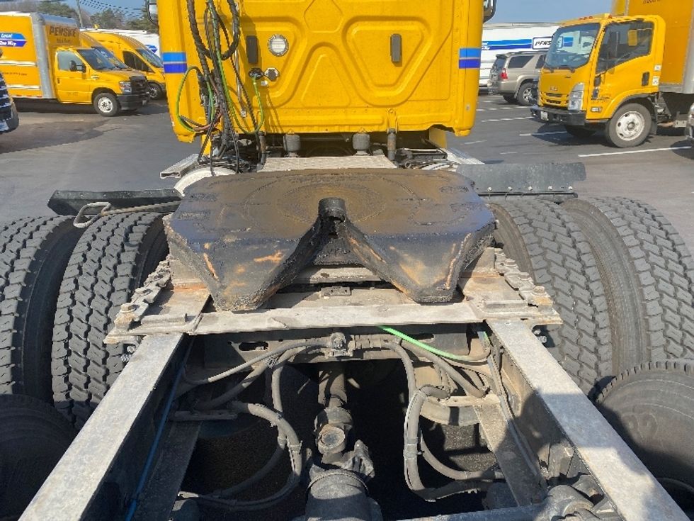 Day Cab Tractor-Heavy Duty Tractors-Freightliner-2019-T12664ST-Jessup-MD-262,984\n\t\tmiles-$ 49,000 - Image 6