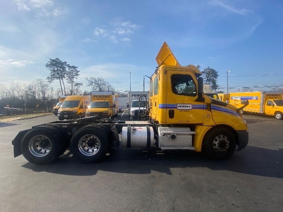 Day Cab Tractor-Heavy Duty Tractors-Freightliner-2019-T12664ST-Jessup-MD-262,984\n\t\tmiles-$ 49,000 - Image 8