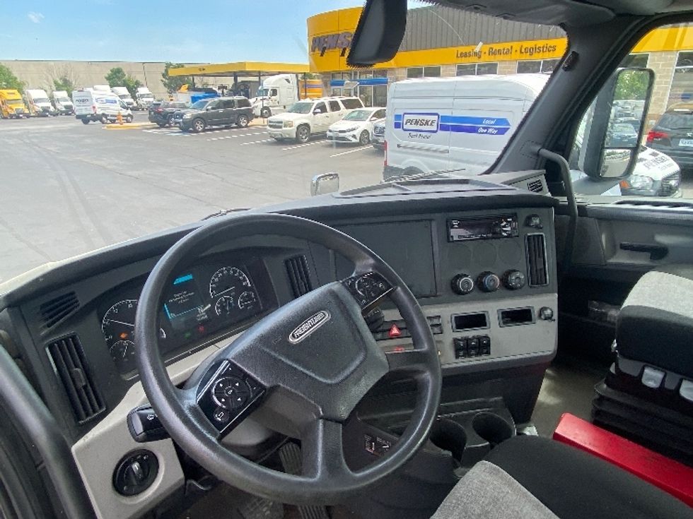 Day Cab Tractor-Heavy Duty Tractors-Freightliner-2019-T12664ST-Jessup-MD-305,717\n\t\tmiles-$ 49,000 - Image 10
