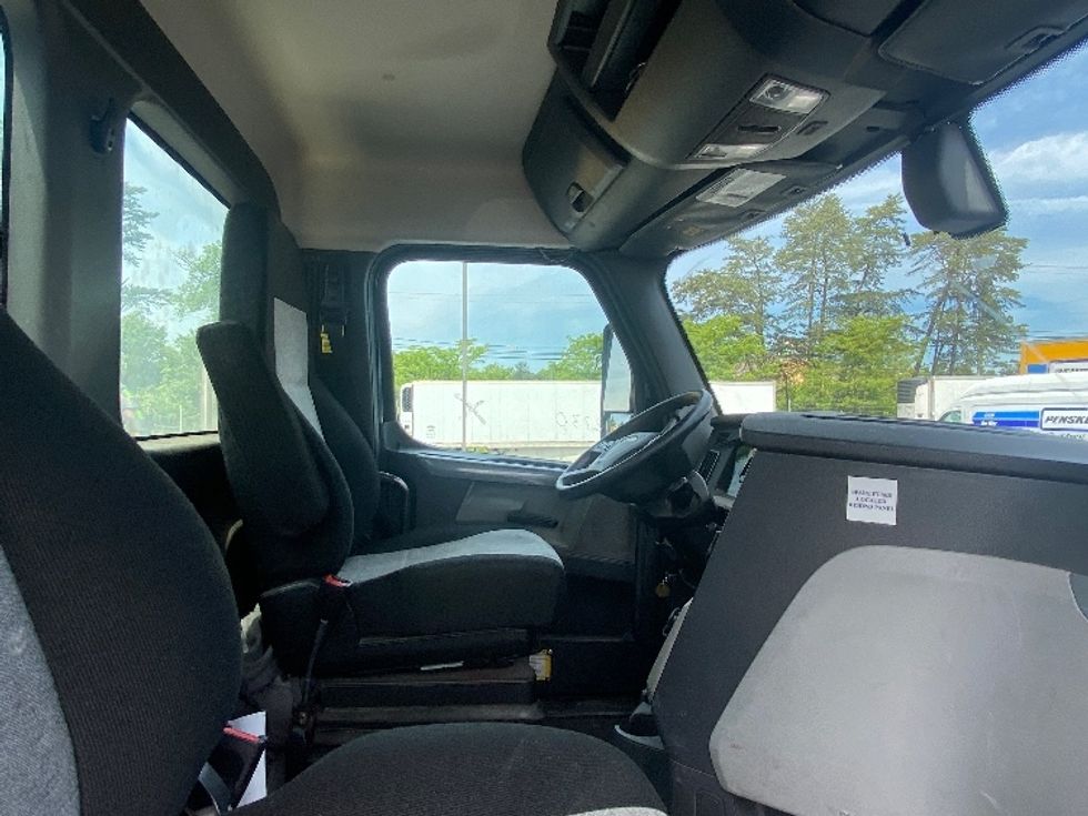 Day Cab Tractor-Heavy Duty Tractors-Freightliner-2019-T12664ST-Jessup-MD-305,717\n\t\tmiles-$ 49,000 - Image 14