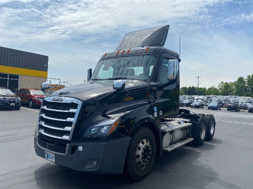 Day Cab Tractor-Heavy Duty Tractors-Freightliner-2019-T12664ST-Jessup-MD-305,717\n\t\tmiles-$ 49,000 - Image 3