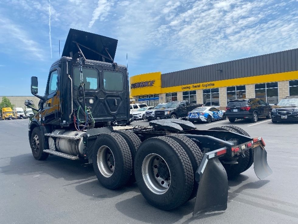 Day Cab Tractor-Heavy Duty Tractors-Freightliner-2019-T12664ST-Jessup-MD-305,717\n\t\tmiles-$ 49,000 - Image 5