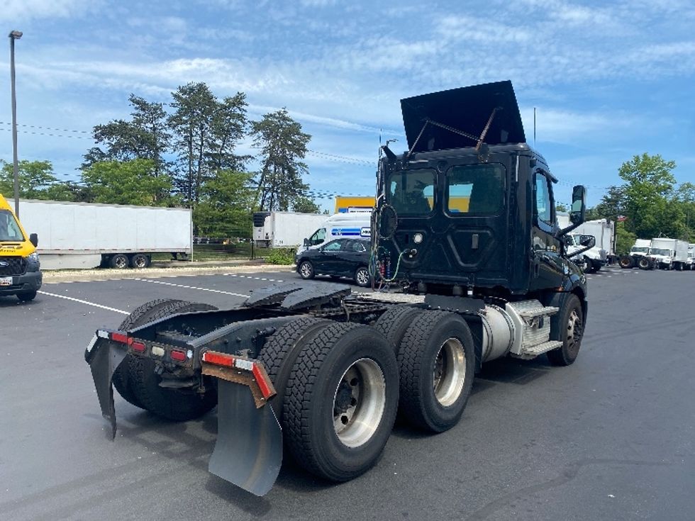 Day Cab Tractor-Heavy Duty Tractors-Freightliner-2019-T12664ST-Jessup-MD-305,717\n\t\tmiles-$ 49,000 - Image 7