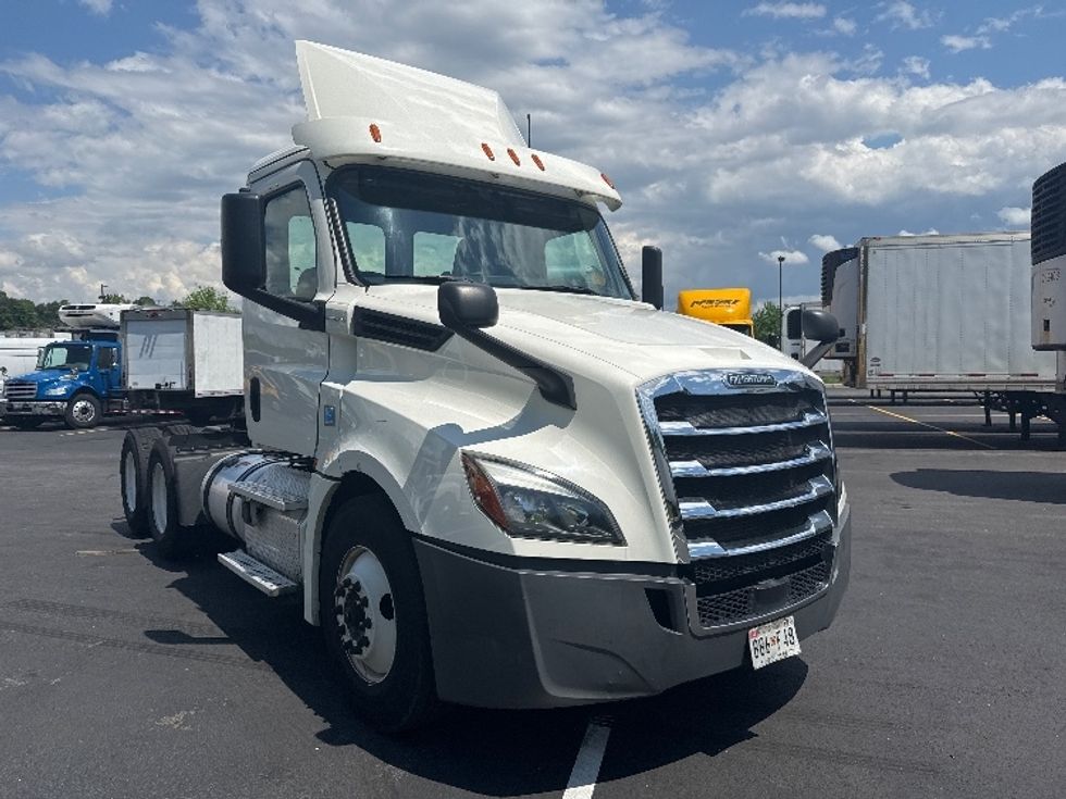 Day Cab Tractor-Heavy Duty Tractors-Freightliner-2019-T12664ST-Jessup-MD-343,141\n\t\tmiles-$ 46,500 - Image 1
