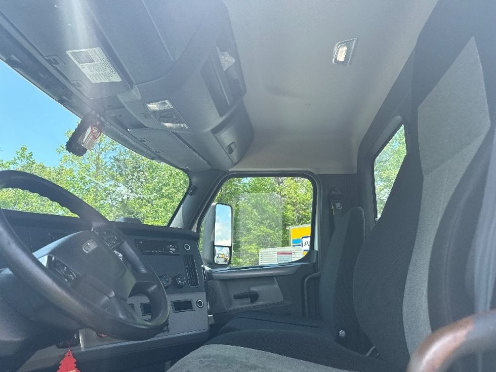 Day Cab Tractor-Heavy Duty Tractors-Freightliner-2019-T12664ST-Jessup-MD-343,141\n\t\tmiles-$ 46,500 - Image 10