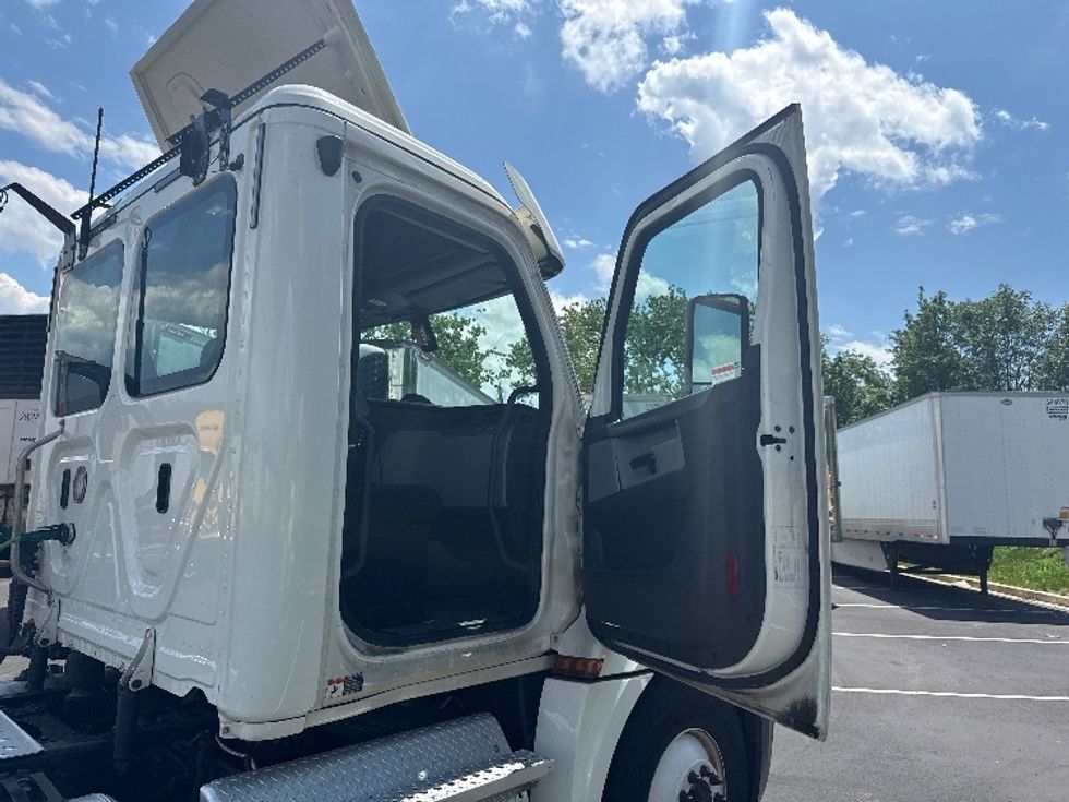 Day Cab Tractor-Heavy Duty Tractors-Freightliner-2019-T12664ST-Jessup-MD-343,141\n\t\tmiles-$ 46,500 - Image 12