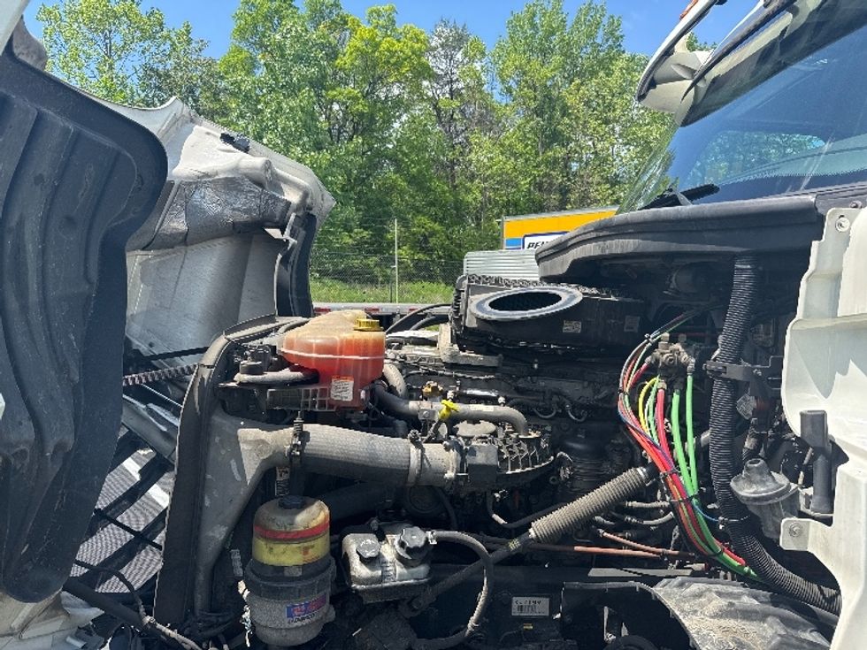 Day Cab Tractor-Heavy Duty Tractors-Freightliner-2019-T12664ST-Jessup-MD-343,141\n\t\tmiles-$ 46,500 - Image 16